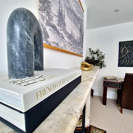 The Stray Adjacent, Interior-designed 2-bed Apartment- Luxury