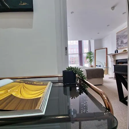 The Stray Adjacent, Interior-designed 2-bed Apartment- Luxury 哈罗盖特