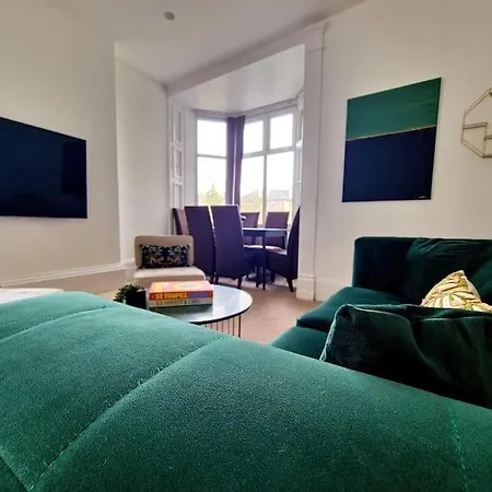 Apartment The Stray Adjacent, Interior-designed 2-bed Apartment- Luxury *