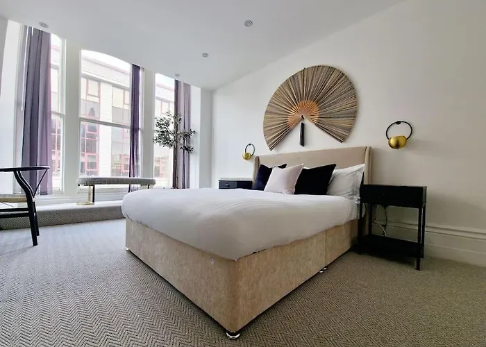 The Stray Adjacent, Interior-designed 2-bed Apartment- Luxury