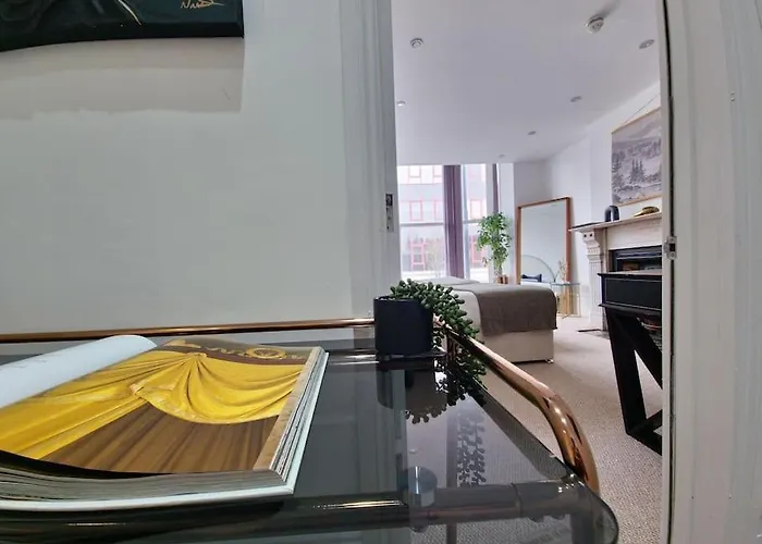 The Stray Adjacent, Interior-designed 2-bed Apartment- Luxury Harrogate